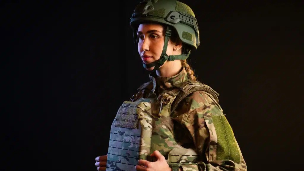 В Україні створили перший бронекостюм для жінок. Дивіться, як він виглядає (фото)